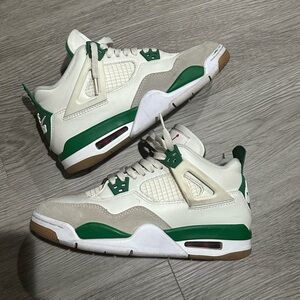 Jordan 4 Pine Green